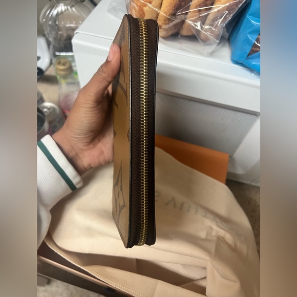 Giant monogram reverse zippy wallet - Picture 3 of 4